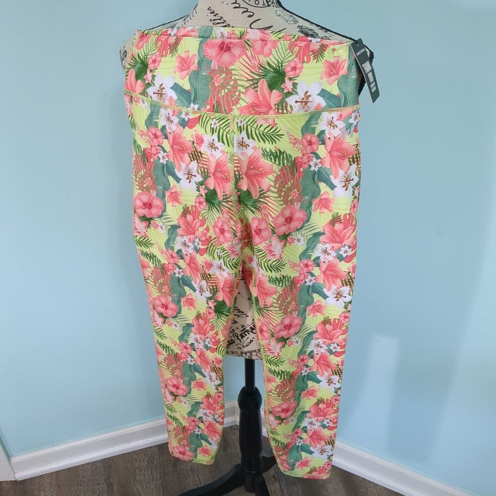 HBxMN Sweetheart Ankle Length Leggings new with tags floral large